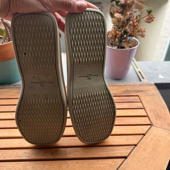 Tommy Bahama Womens Slip-On Canvas Shoes Size 9 - Picture 7 of 8